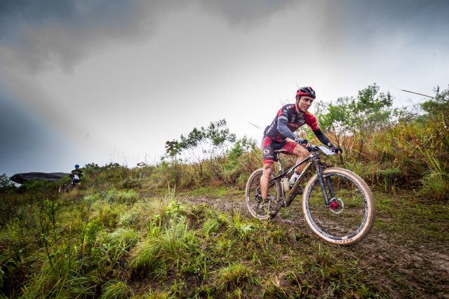 Brasil Ride Ilhabela Edivando Souza Cruz em ação (Fabio Piva / Brasil Ride)